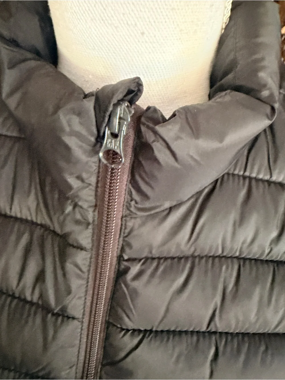 GAP Black Quilted Lightweight Puffer Vest Water Resistant